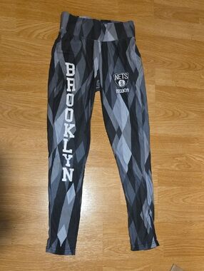 NBA Brooklyn Black & Gray Diamond-Print Leggings